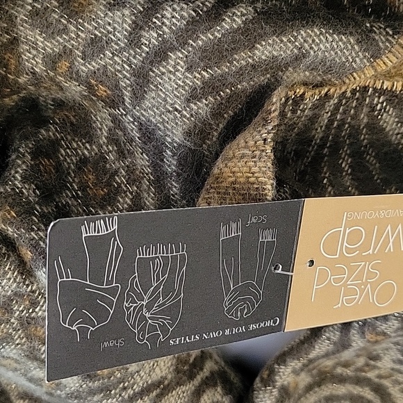 Macys David & Young collection scarf - Picture 3 of 6